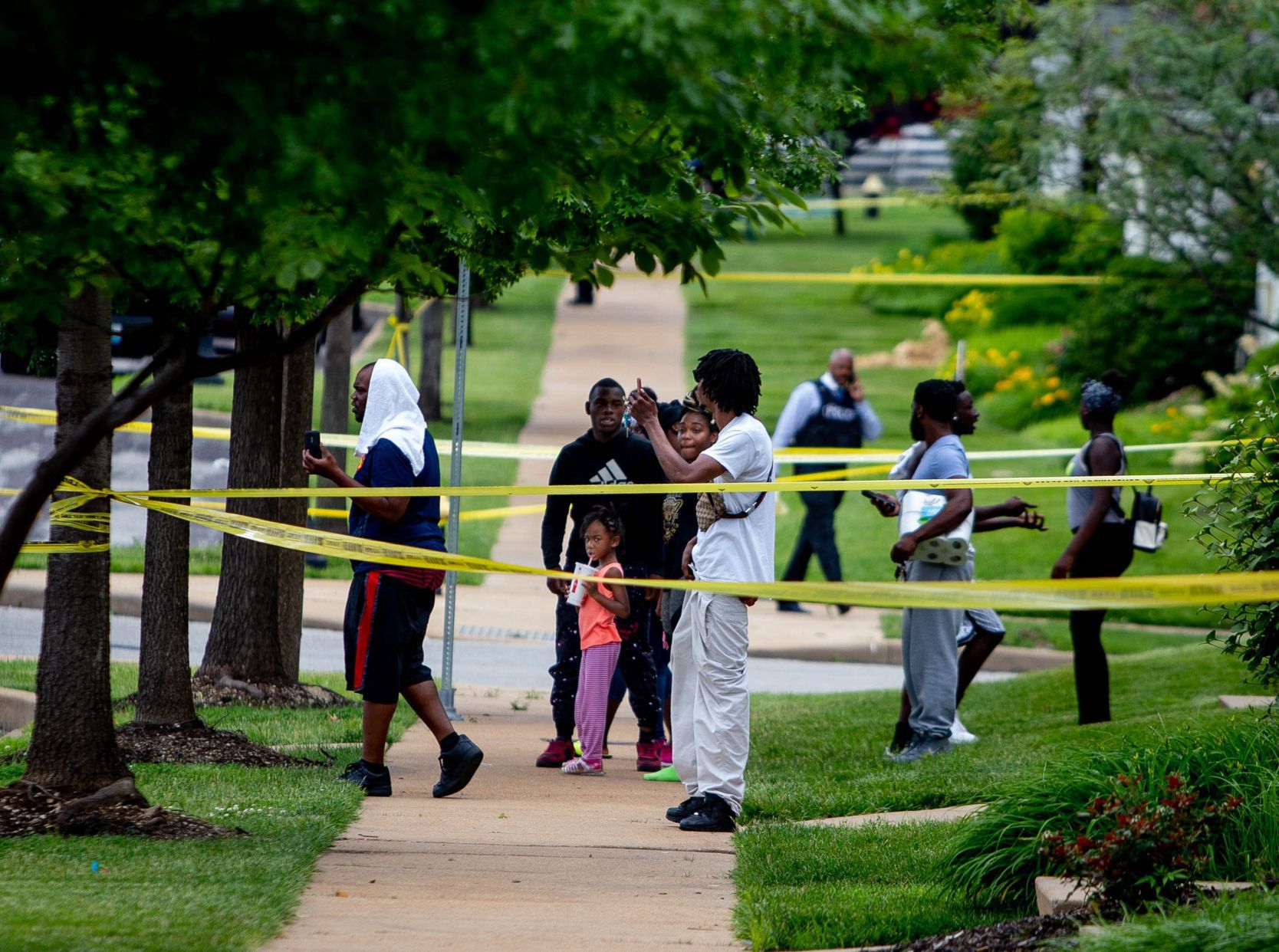 Man killed by St. Louis police officer after shooting different officer in leg